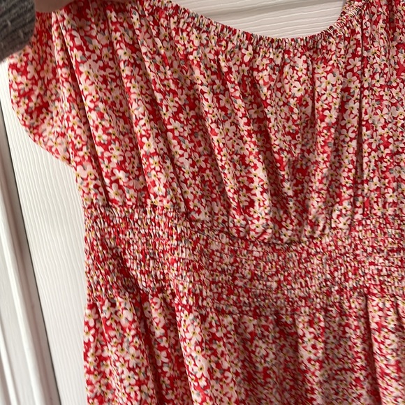 NWOT off the shoulder floral maxi - Picture 4 of 8